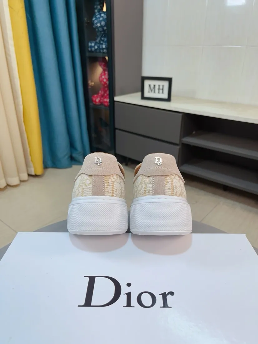Men's men's shoes 💰380🌸🌸[Dior] 25ss new product B01 moral training shoes. The toe dimension design of the couple's style is a bit wider. The upper foot comfort is perfect. The threads are beautiful. Perfectly adaptable to trousers. Decorated with various classic details. It is an ideal choice for daily styling. Can be matched with various casual items to create exquisite looks. Fabric: top layer cowhide/lining sheepskin TPU original outsole Code number: 38-44, 45 customized